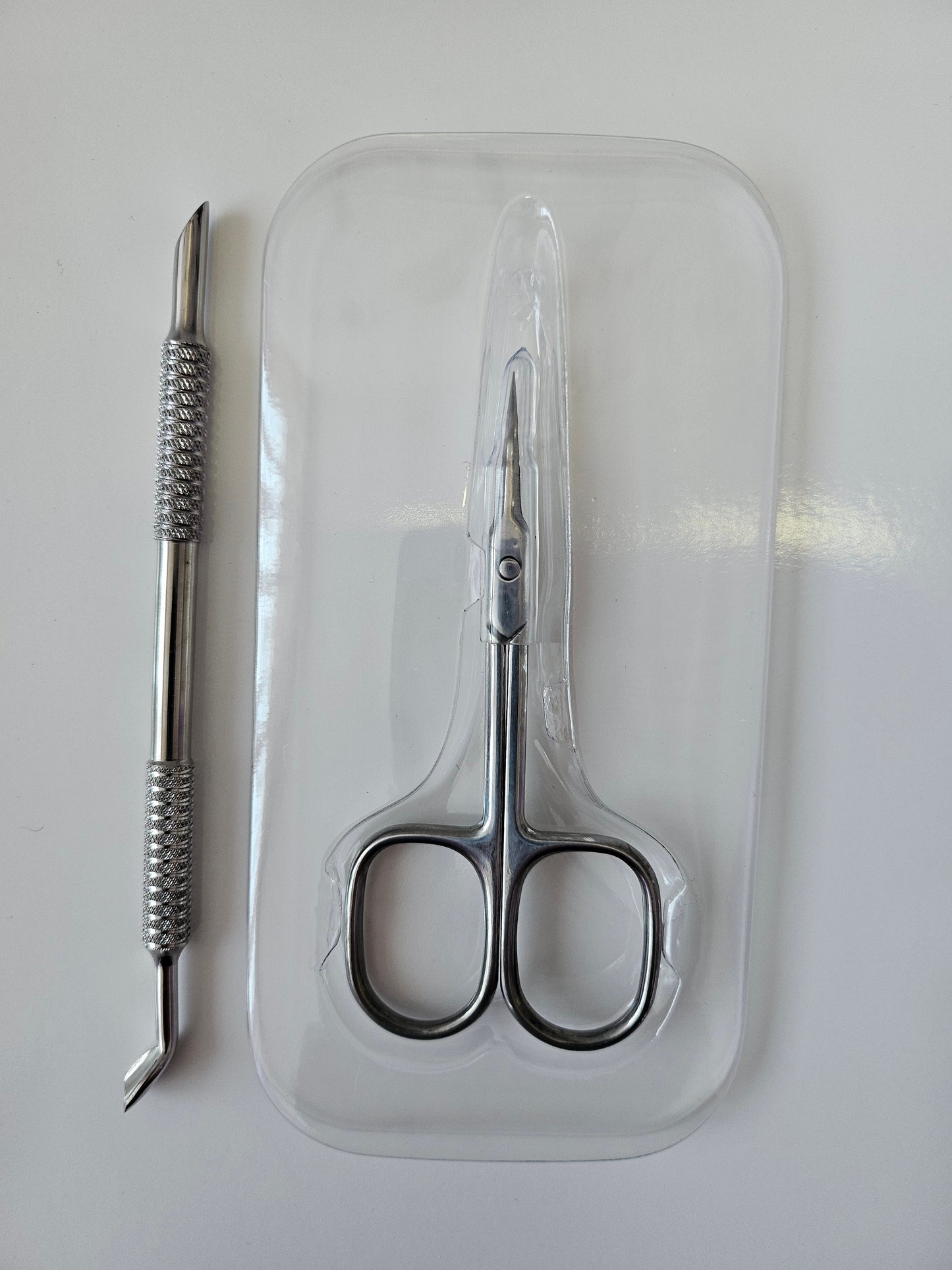 Cuticle knippers set ( schaaltje+Cuticle Pusher)